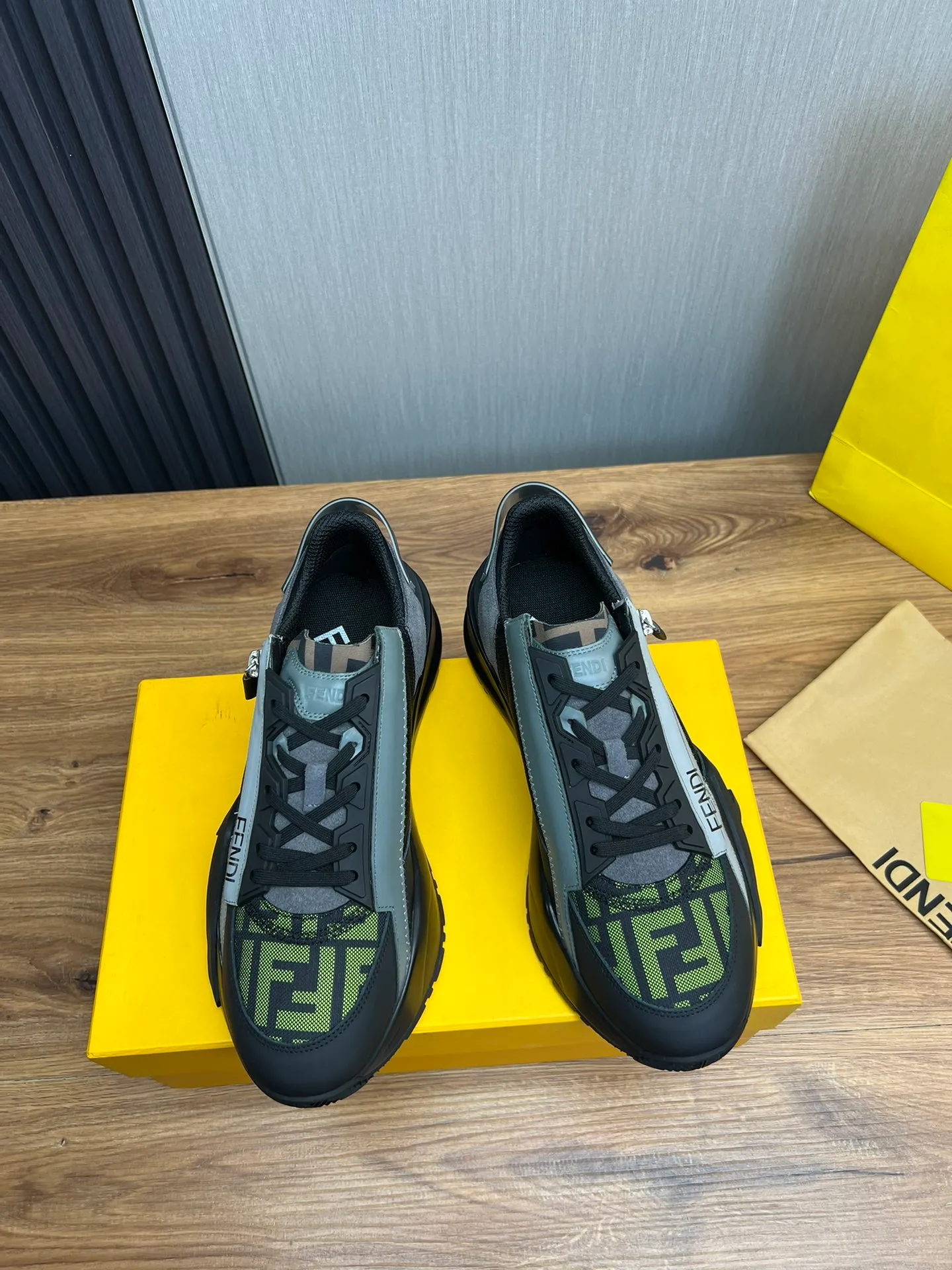 Men's men's shoes💰520💰 Fendi [Fendi] hot style is on the market🔥Fashionable casual men's shoes🔱Made of original brand fly knit fabric. Original cowhide + breathable mesh lining + sheepskin feet. Perfect shape and top quality, you deserve it🔜Original rubber outsole, ultra-light, non-slip and wear-resistant👣 Standard size 38-44